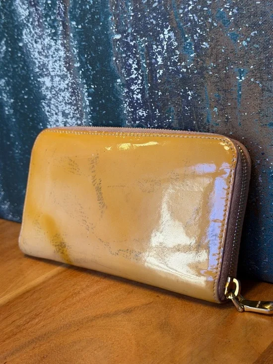 Miu Miu Patent Leather Bow Zip Around Wallet Project Piece - Picture 12 of 16